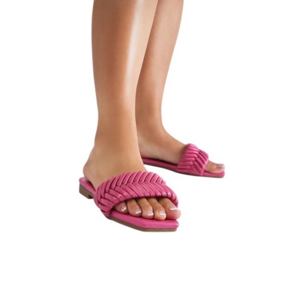 NWOT Zara Blogger Favorite Summer Staple Sandals in Fuchsia